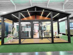 带露台的尖顶扩展房屋sunlit-tec